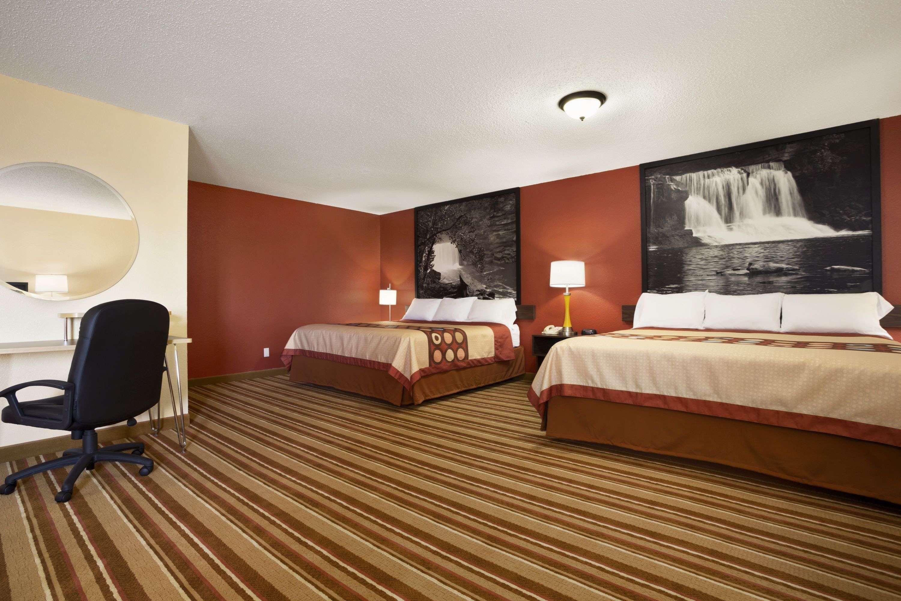 Super 8 By Wyndham Mattoon Hotell Eksteriør bilde