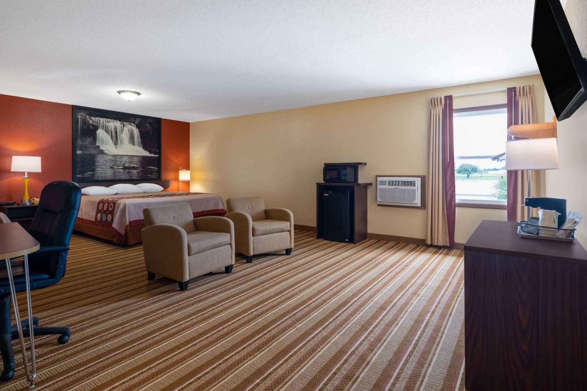 Super 8 By Wyndham Mattoon Hotell Eksteriør bilde