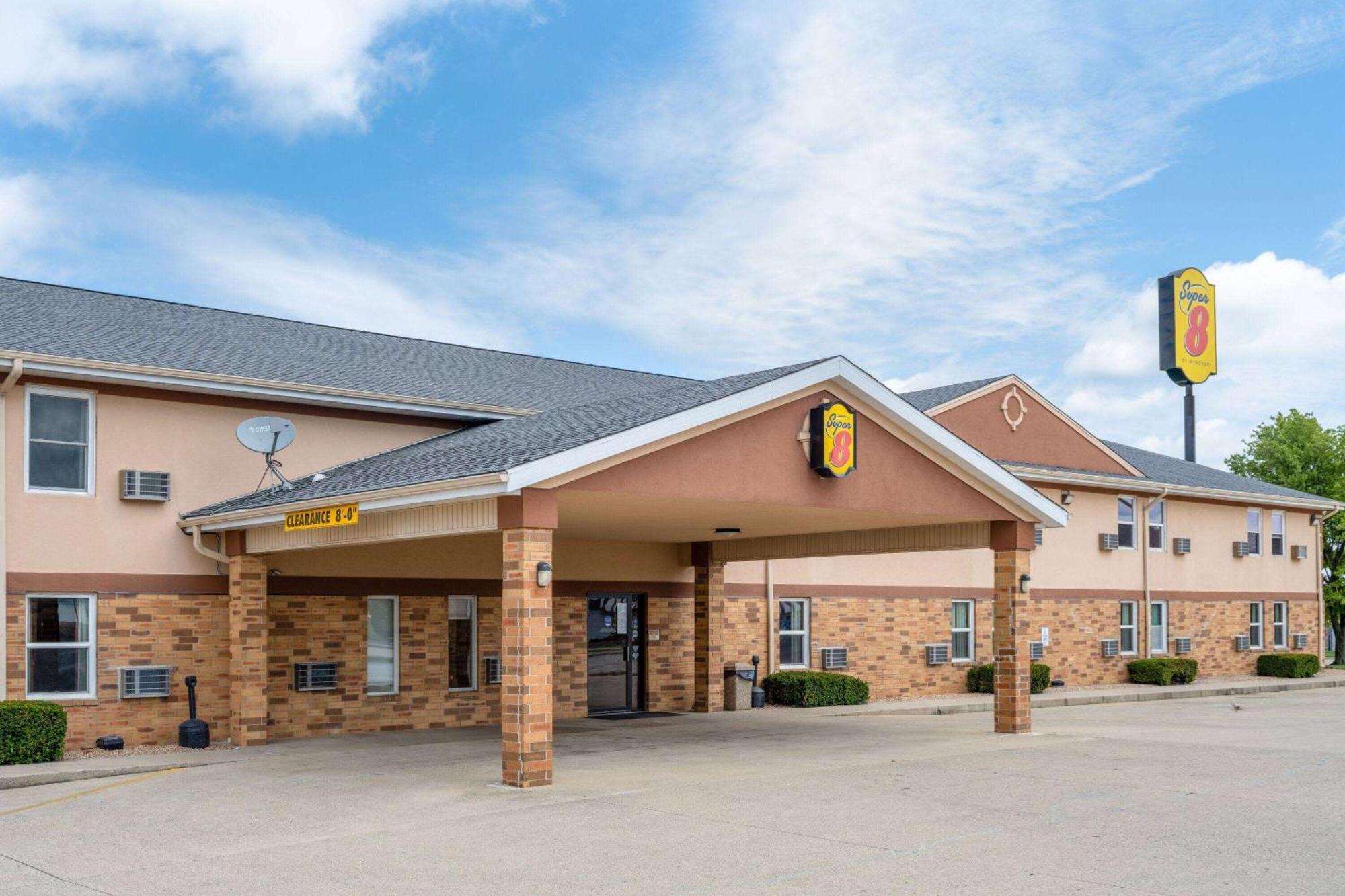 Super 8 By Wyndham Mattoon Hotell Eksteriør bilde