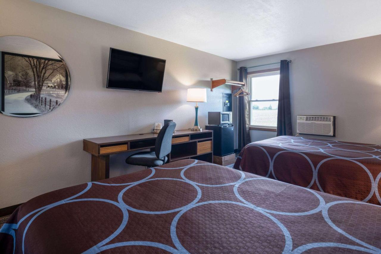Super 8 By Wyndham Mattoon Hotell Eksteriør bilde
