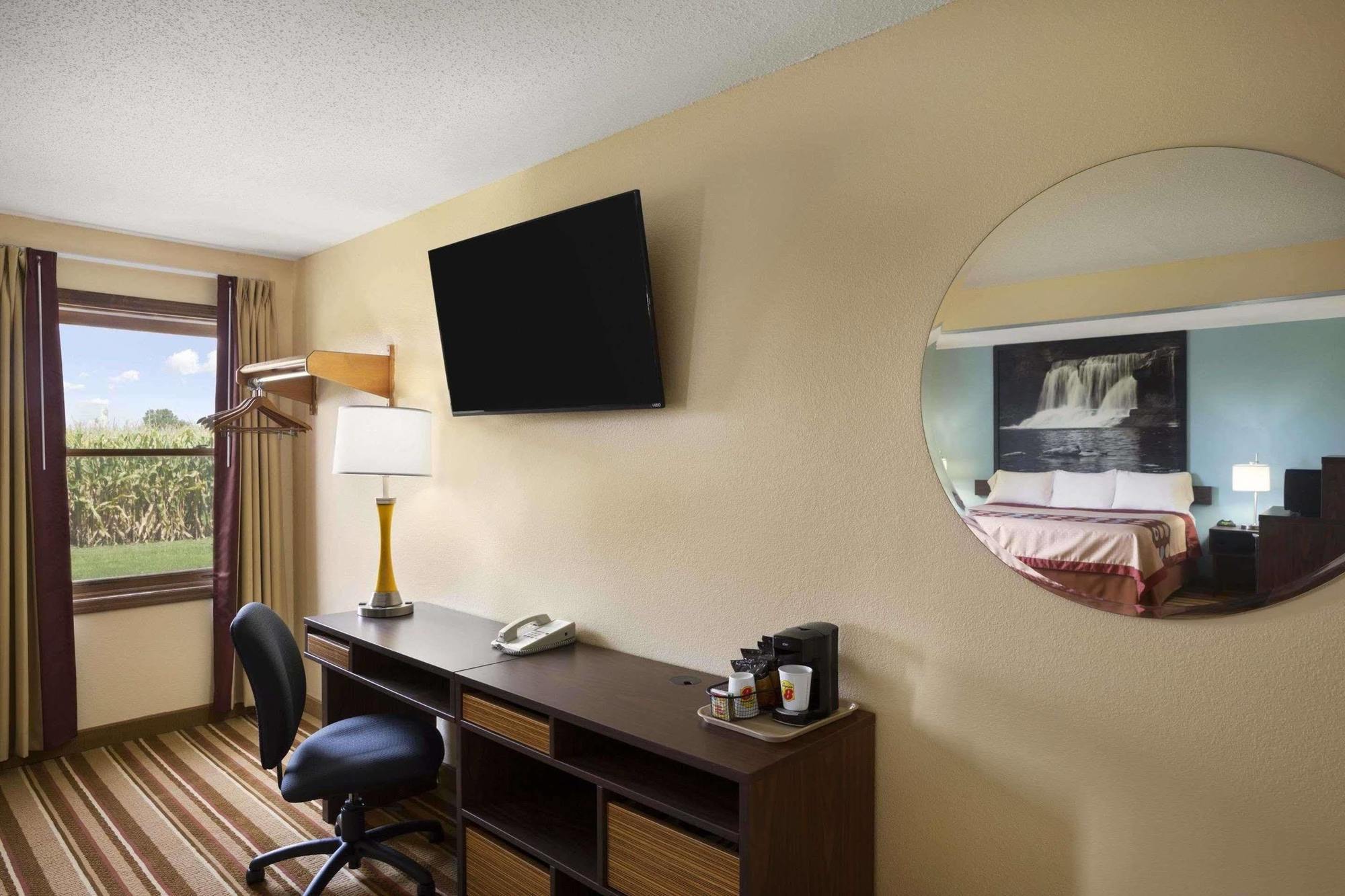 Super 8 By Wyndham Mattoon Hotell Eksteriør bilde