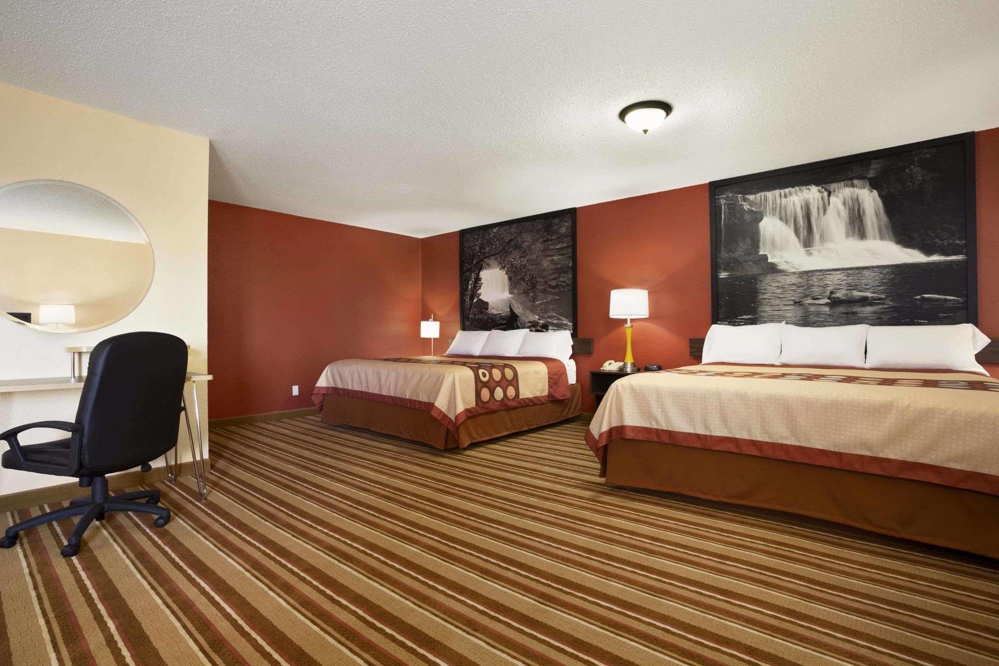Super 8 By Wyndham Mattoon Hotell Eksteriør bilde